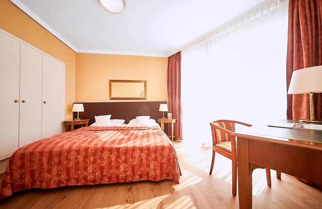 Cliff Hotel Ruegen-1